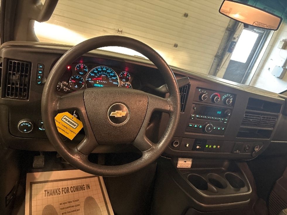 Light Duty Box Truck-Light and Medium Duty Trucks-Chevrolet-2019-G33903-Toronto-ON-171,788\n\t\tkm-$ 33,250 - Image 15