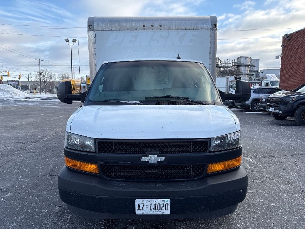 Light Duty Box Truck-Light and Medium Duty Trucks-Chevrolet-2019-G33903-Toronto-ON-171,788\n\t\tkm-$ 33,250 - Image 2