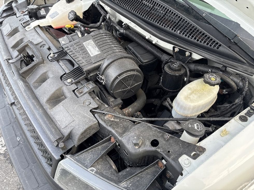 Light Duty Box Truck-Light and Medium Duty Trucks-Chevrolet-2019-G33903-Toronto-ON-171,788\n\t\tkm-$ 33,250 - Image 21