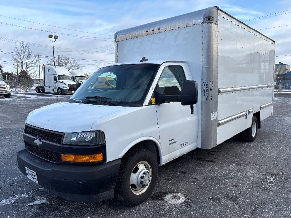 Light Duty Box Truck-Light and Medium Duty Trucks-Chevrolet-2019-G33903-Toronto-ON-171,788\n\t\tkm-$ 33,250 - Image 3