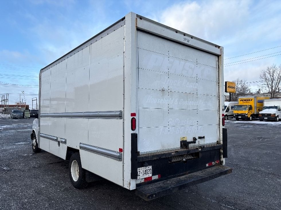 Light Duty Box Truck-Light and Medium Duty Trucks-Chevrolet-2019-G33903-Toronto-ON-171,788\n\t\tkm-$ 33,250 - Image 5