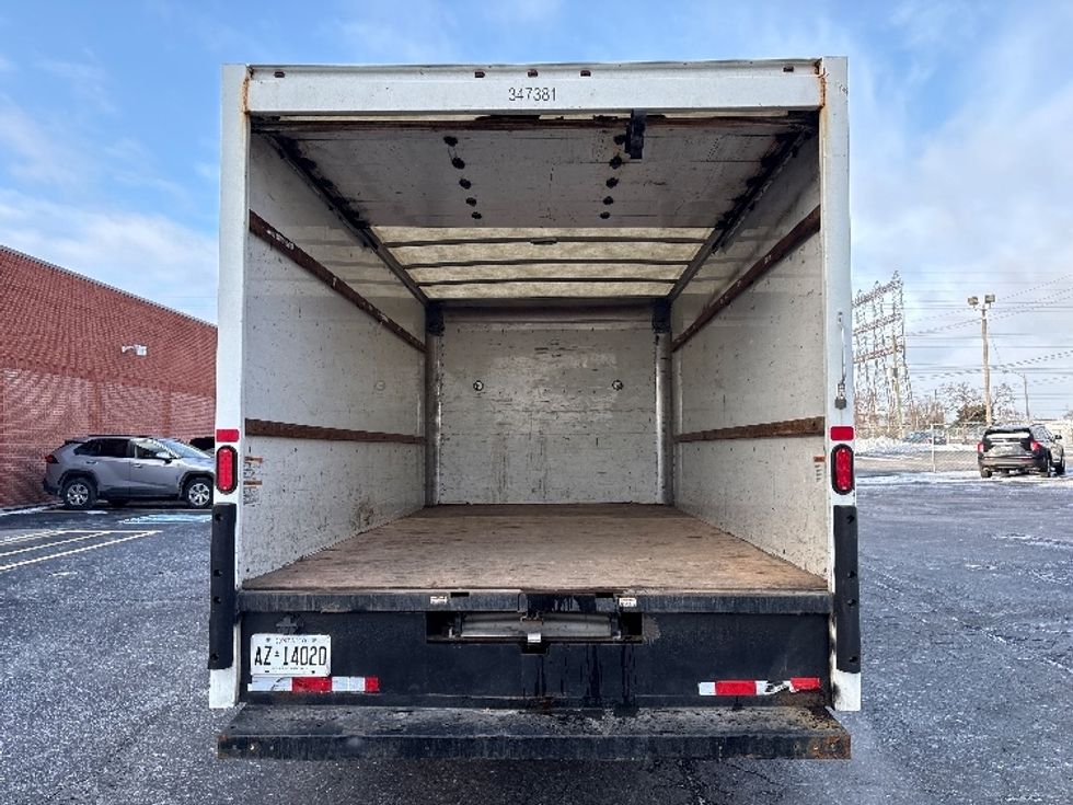 Light Duty Box Truck-Light and Medium Duty Trucks-Chevrolet-2019-G33903-Toronto-ON-171,788\n\t\tkm-$ 33,250 - Image 7