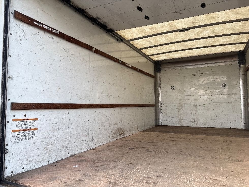 Light Duty Box Truck-Light and Medium Duty Trucks-Chevrolet-2019-G33903-Toronto-ON-171,788\n\t\tkm-$ 33,250 - Image 9