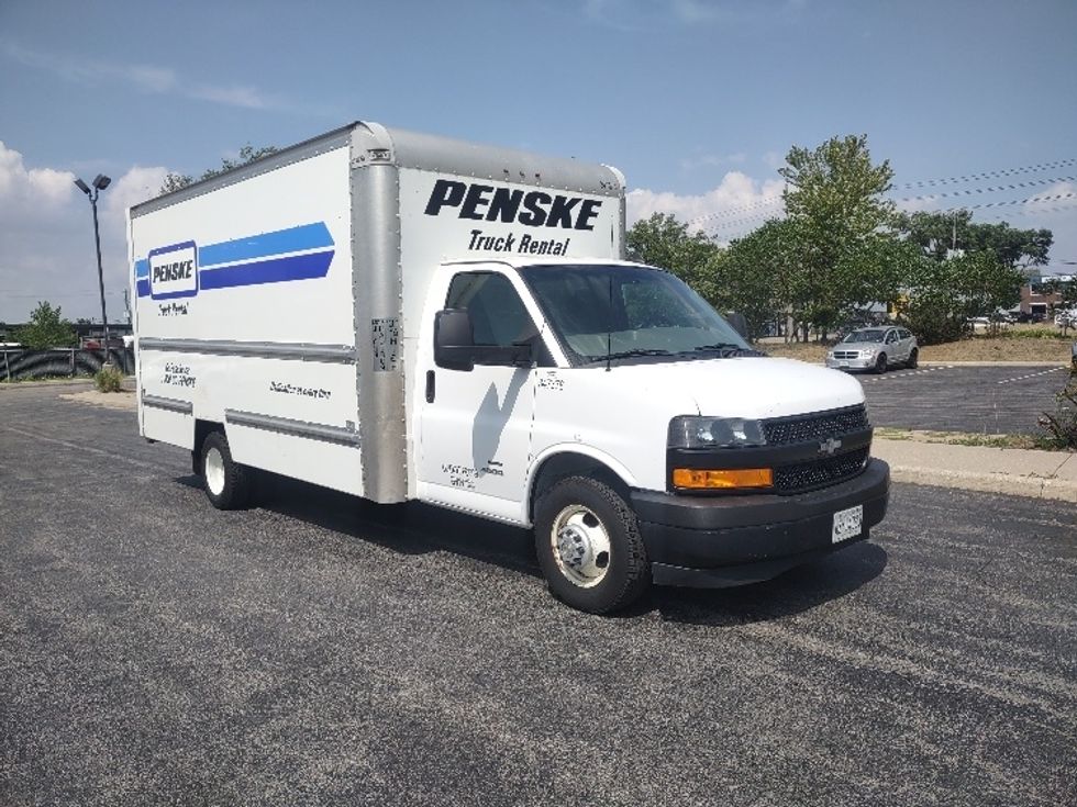 Light Duty Box Truck-Light and Medium Duty Trucks-Chevrolet-2019-G33903-Toronto-ON-193,132\n\t\tkm-$ 29,750 - Image 1