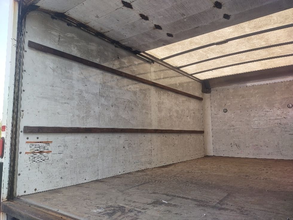 Light Duty Box Truck-Light and Medium Duty Trucks-Chevrolet-2019-G33903-Toronto-ON-193,132\n\t\tkm-$ 29,750 - Image 11