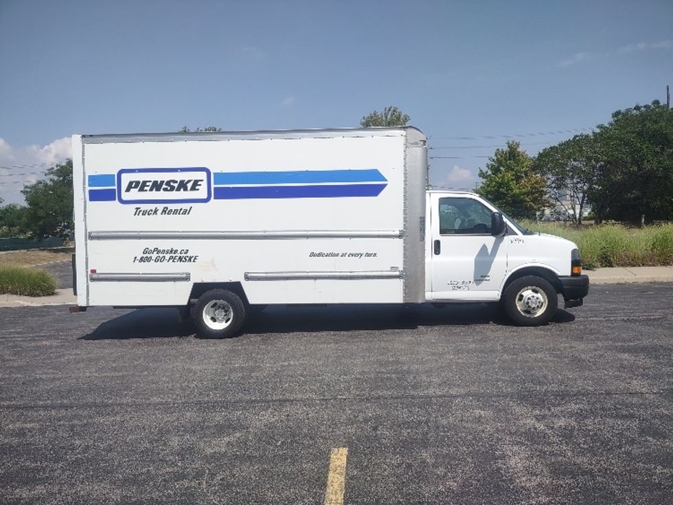 Light Duty Box Truck-Light and Medium Duty Trucks-Chevrolet-2019-G33903-Toronto-ON-193,132\n\t\tkm-$ 29,750 - Image 15