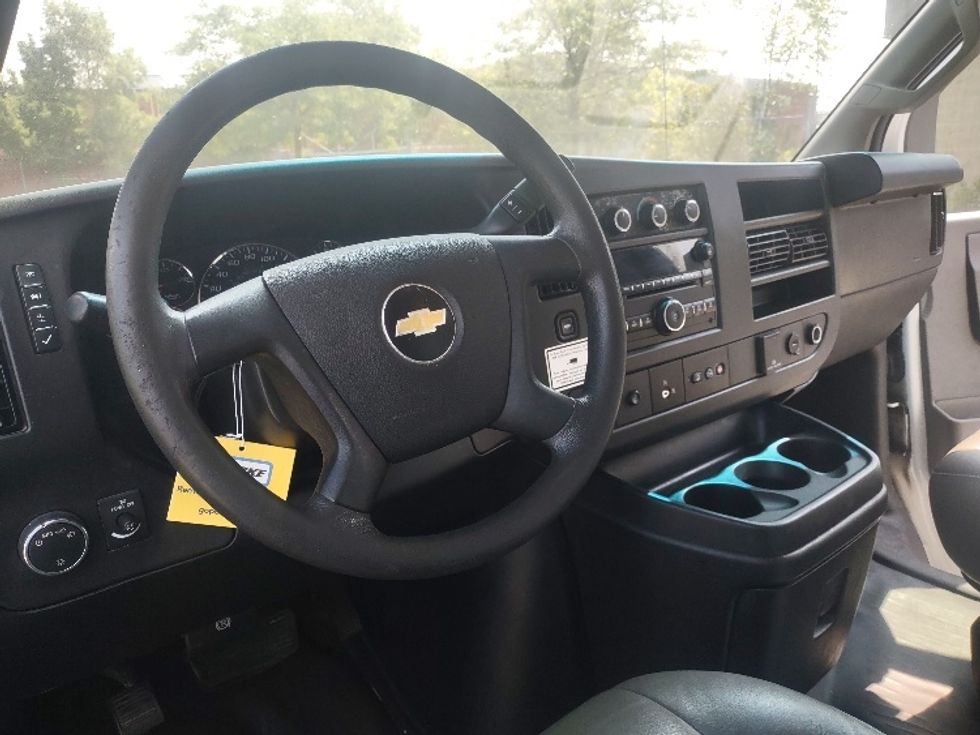 Light Duty Box Truck-Light and Medium Duty Trucks-Chevrolet-2019-G33903-Toronto-ON-193,132\n\t\tkm-$ 29,750 - Image 17