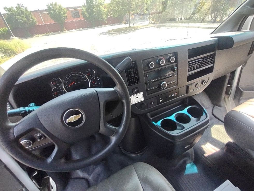 Light Duty Box Truck-Light and Medium Duty Trucks-Chevrolet-2019-G33903-Toronto-ON-193,132\n\t\tkm-$ 29,750 - Image 18