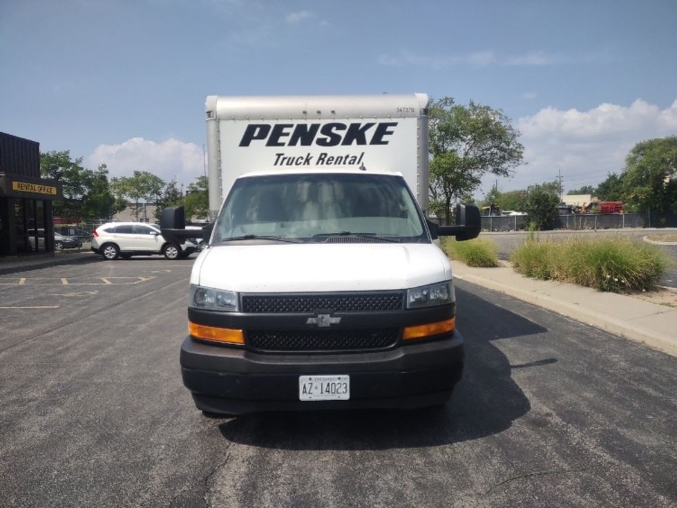 Light Duty Box Truck-Light and Medium Duty Trucks-Chevrolet-2019-G33903-Toronto-ON-193,132\n\t\tkm-$ 29,750 - Image 2