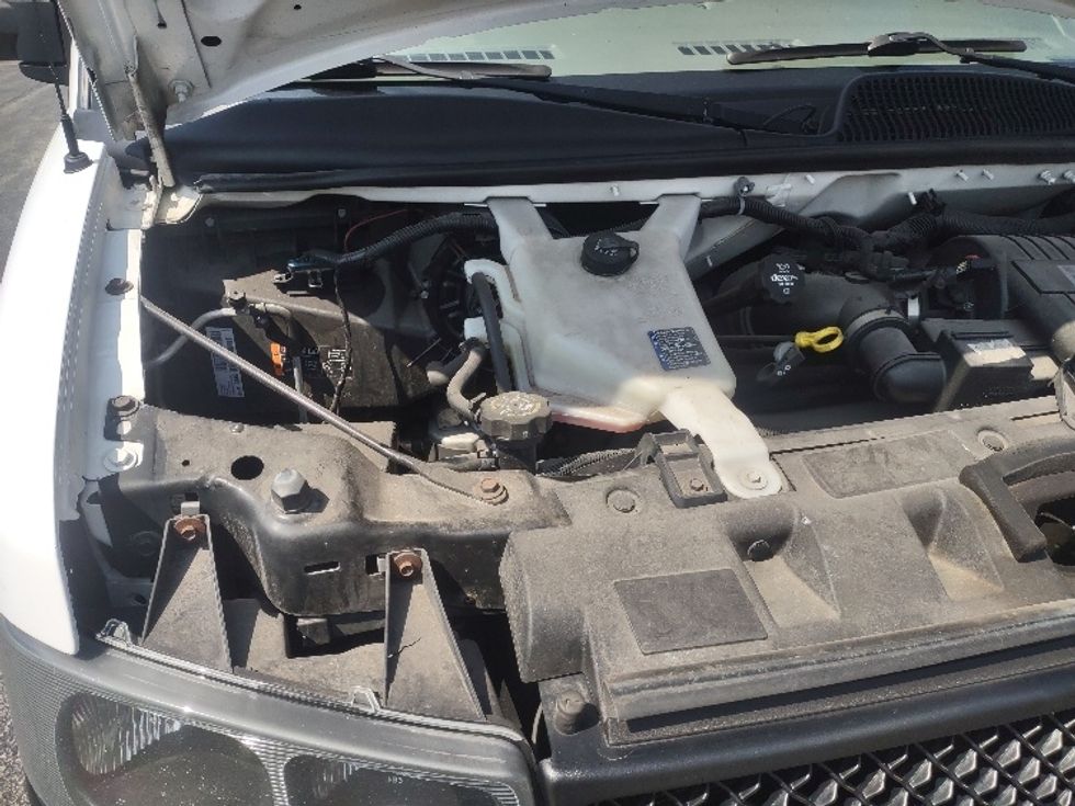 Light Duty Box Truck-Light and Medium Duty Trucks-Chevrolet-2019-G33903-Toronto-ON-193,132\n\t\tkm-$ 29,750 - Image 23