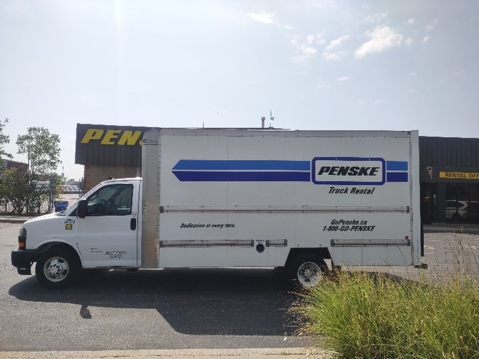 Light Duty Box Truck-Light and Medium Duty Trucks-Chevrolet-2019-G33903-Toronto-ON-193,132\n\t\tkm-$ 29,750 - Image 4