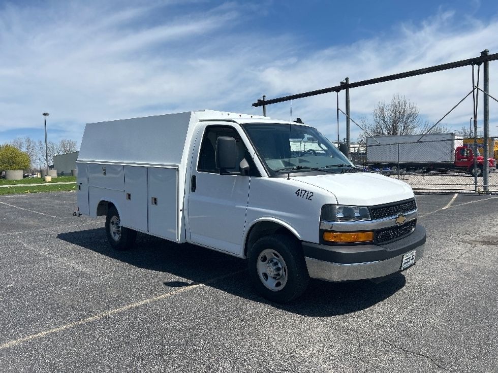 Light Duty Box Truck-Light and Medium Duty Trucks-Chevrolet-2021-EXPRESS-Minoa-NY-109,452\n\t\tmiles-$ 41,000 - Image 1