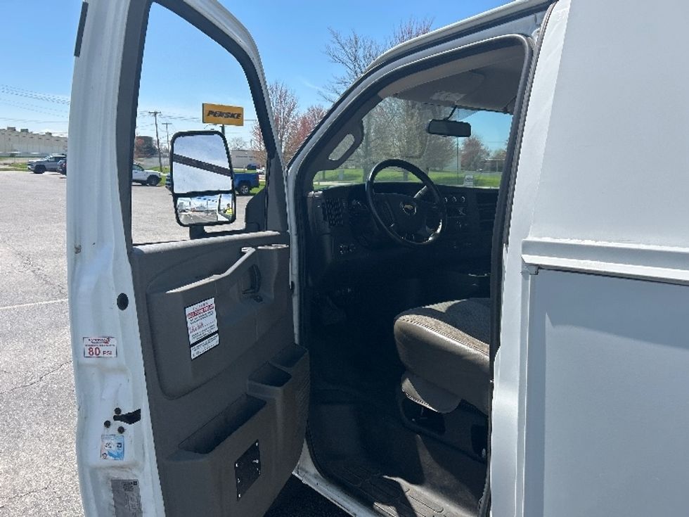 Light Duty Box Truck-Light and Medium Duty Trucks-Chevrolet-2021-EXPRESS-Minoa-NY-109,452\n\t\tmiles-$ 41,000 - Image 16