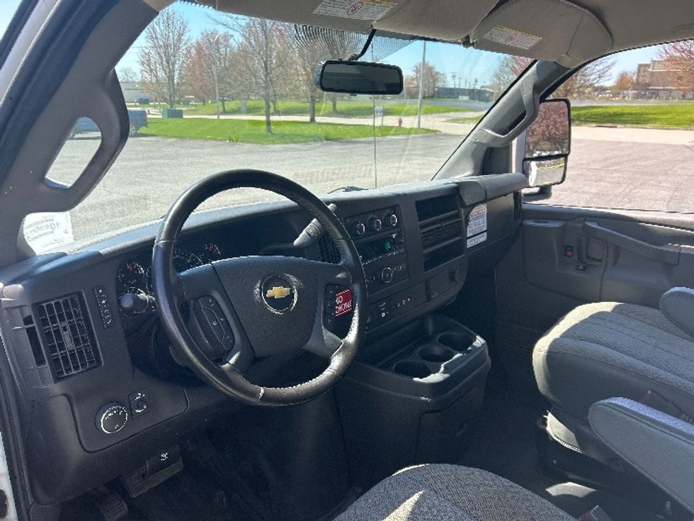 Light Duty Box Truck-Light and Medium Duty Trucks-Chevrolet-2021-EXPRESS-Minoa-NY-109,452\n\t\tmiles-$ 41,000 - Image 17