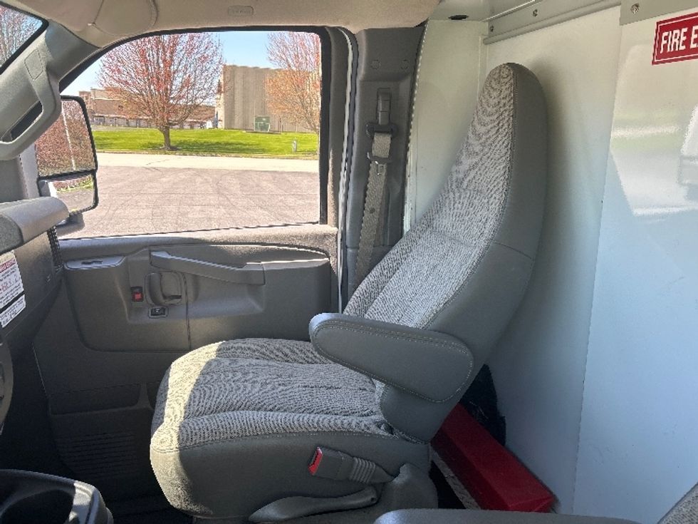 Light Duty Box Truck-Light and Medium Duty Trucks-Chevrolet-2021-EXPRESS-Minoa-NY-109,452\n\t\tmiles-$ 41,000 - Image 19