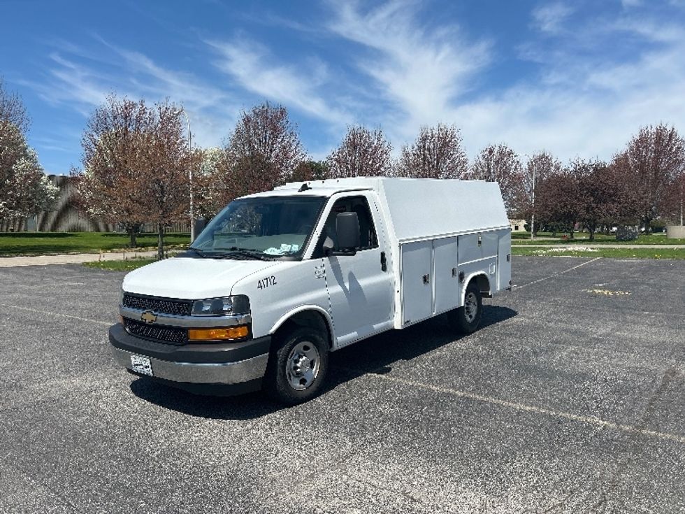 Light Duty Box Truck-Light and Medium Duty Trucks-Chevrolet-2021-EXPRESS-Minoa-NY-109,452\n\t\tmiles-$ 41,000 - Image 3