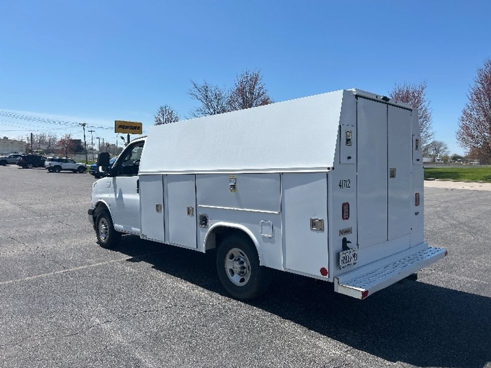 Light Duty Box Truck-Light and Medium Duty Trucks-Chevrolet-2021-EXPRESS-Minoa-NY-109,452\n\t\tmiles-$ 41,000 - Image 6