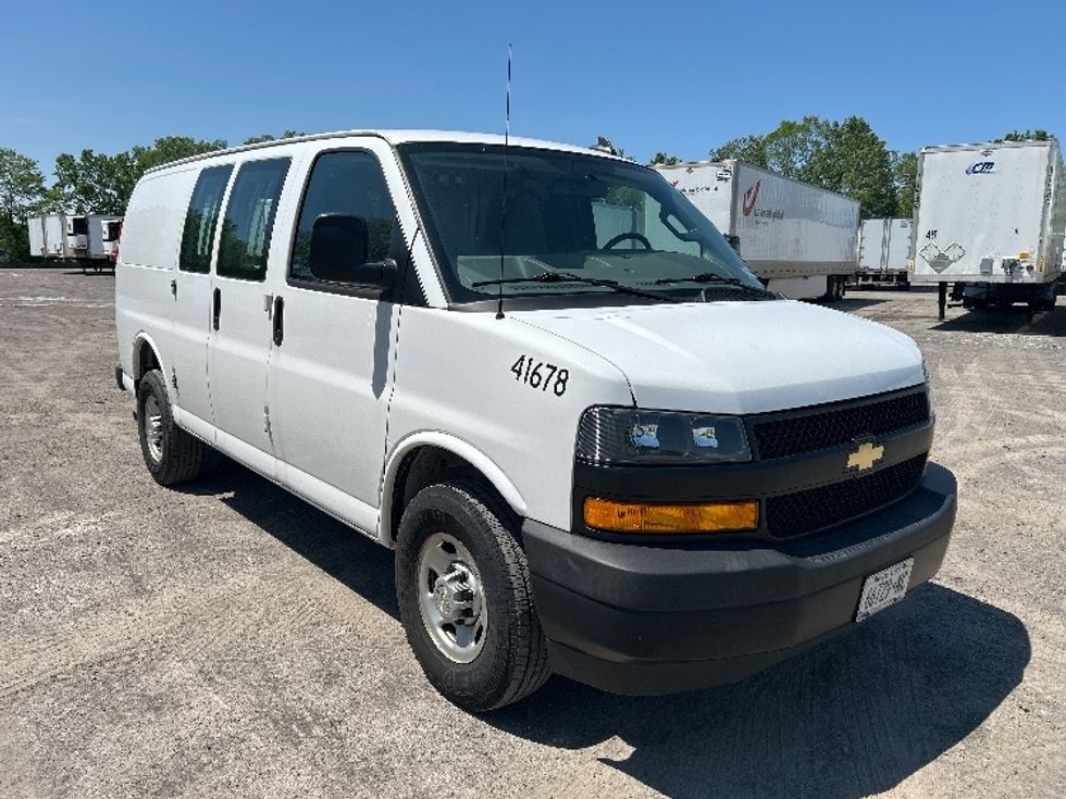 Light Duty Box Truck-Light and Medium Duty Trucks-Chevrolet-2021-G23705-Fredonia-NY-31,853\n\t\tmiles-$ 33,250 - Image 1
