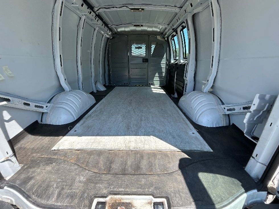 Light Duty Box Truck-Light and Medium Duty Trucks-Chevrolet-2021-G23705-Fredonia-NY-31,853\n\t\tmiles-$ 33,250 - Image 10