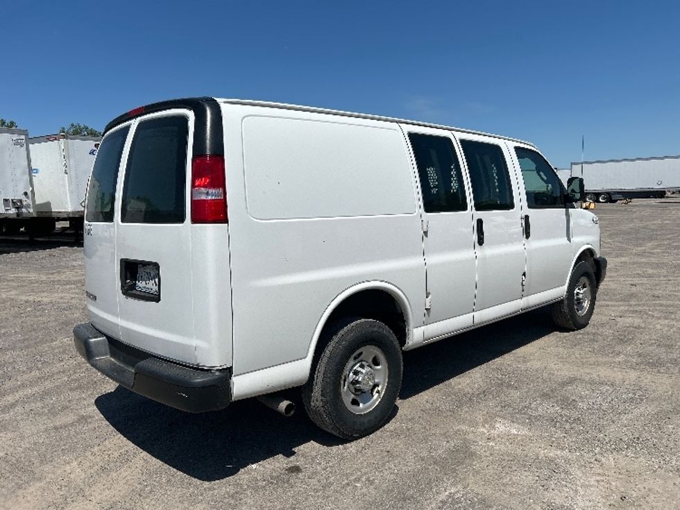 Light Duty Box Truck-Light and Medium Duty Trucks-Chevrolet-2021-G23705-Fredonia-NY-31,853\n\t\tmiles-$ 33,250 - Image 13