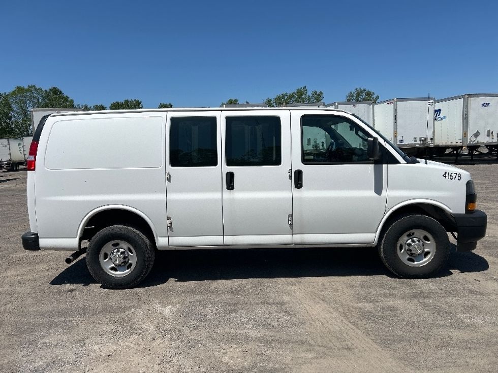 Light Duty Box Truck-Light and Medium Duty Trucks-Chevrolet-2021-G23705-Fredonia-NY-31,853\n\t\tmiles-$ 33,250 - Image 15