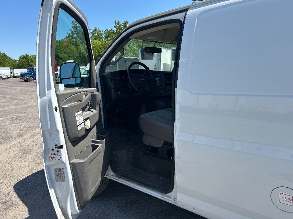 Light Duty Box Truck-Light and Medium Duty Trucks-Chevrolet-2021-G23705-Fredonia-NY-31,853\n\t\tmiles-$ 33,250 - Image 16