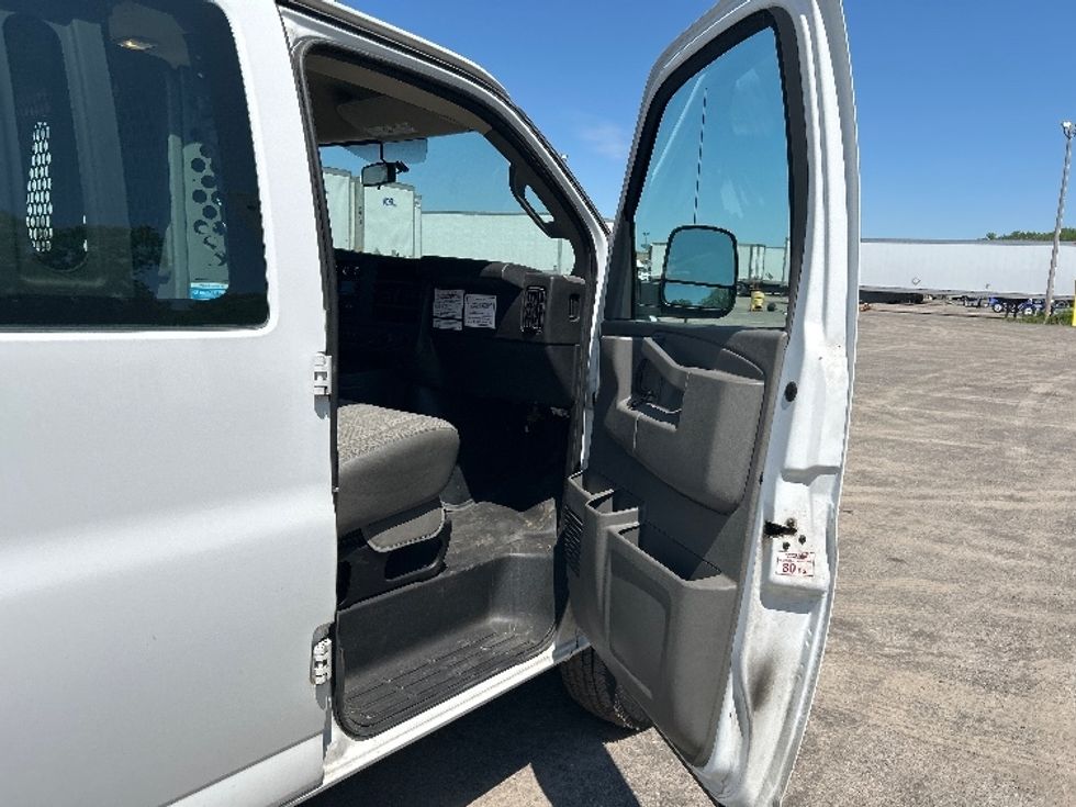 Light Duty Box Truck-Light and Medium Duty Trucks-Chevrolet-2021-G23705-Fredonia-NY-31,853\n\t\tmiles-$ 33,250 - Image 20