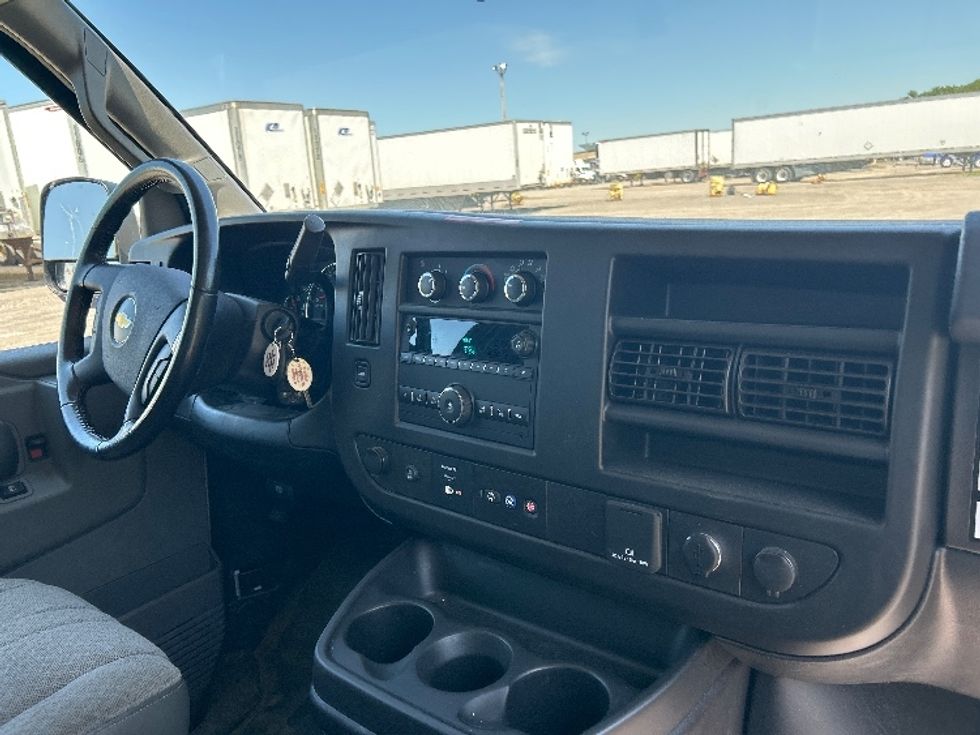 Light Duty Box Truck-Light and Medium Duty Trucks-Chevrolet-2021-G23705-Fredonia-NY-31,853\n\t\tmiles-$ 33,250 - Image 21