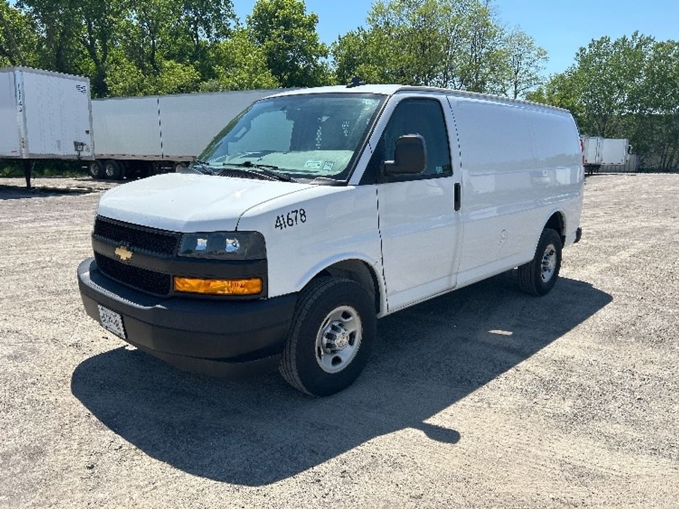 Light Duty Box Truck-Light and Medium Duty Trucks-Chevrolet-2021-G23705-Fredonia-NY-31,853\n\t\tmiles-$ 33,250 - Image 3