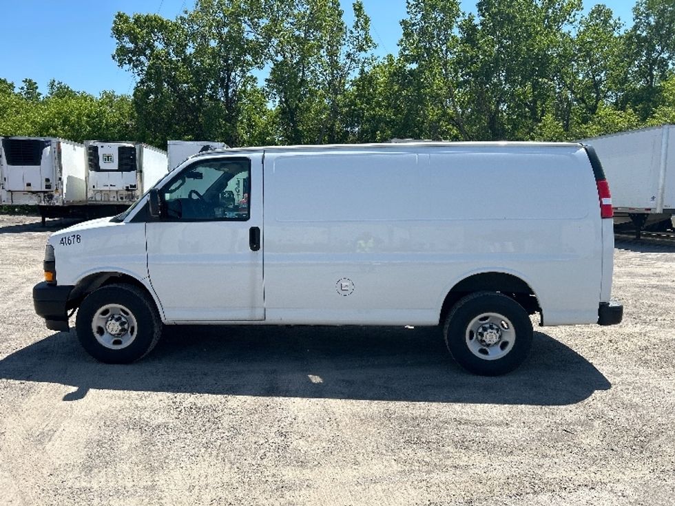Light Duty Box Truck-Light and Medium Duty Trucks-Chevrolet-2021-G23705-Fredonia-NY-31,853\n\t\tmiles-$ 33,250 - Image 4