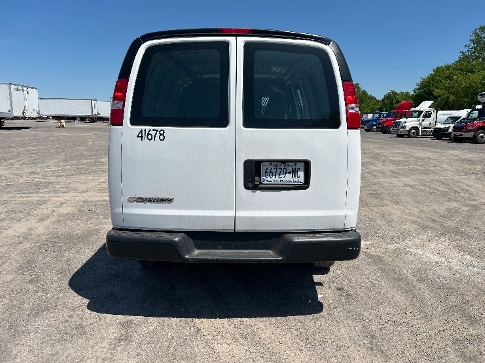 Light Duty Box Truck-Light and Medium Duty Trucks-Chevrolet-2021-G23705-Fredonia-NY-31,853\n\t\tmiles-$ 33,250 - Image 7