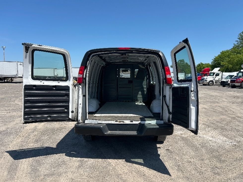 Light Duty Box Truck-Light and Medium Duty Trucks-Chevrolet-2021-G23705-Fredonia-NY-31,853\n\t\tmiles-$ 33,250 - Image 8