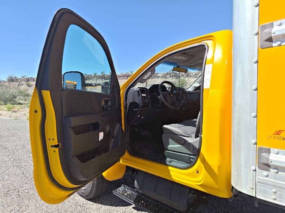 Light Duty Box Truck-Light and Medium Duty Trucks-Chevrolet-2021-SILVERAD-San Antonio-TX-107,941\n\t\tmiles-$ 32,250 - Image 16