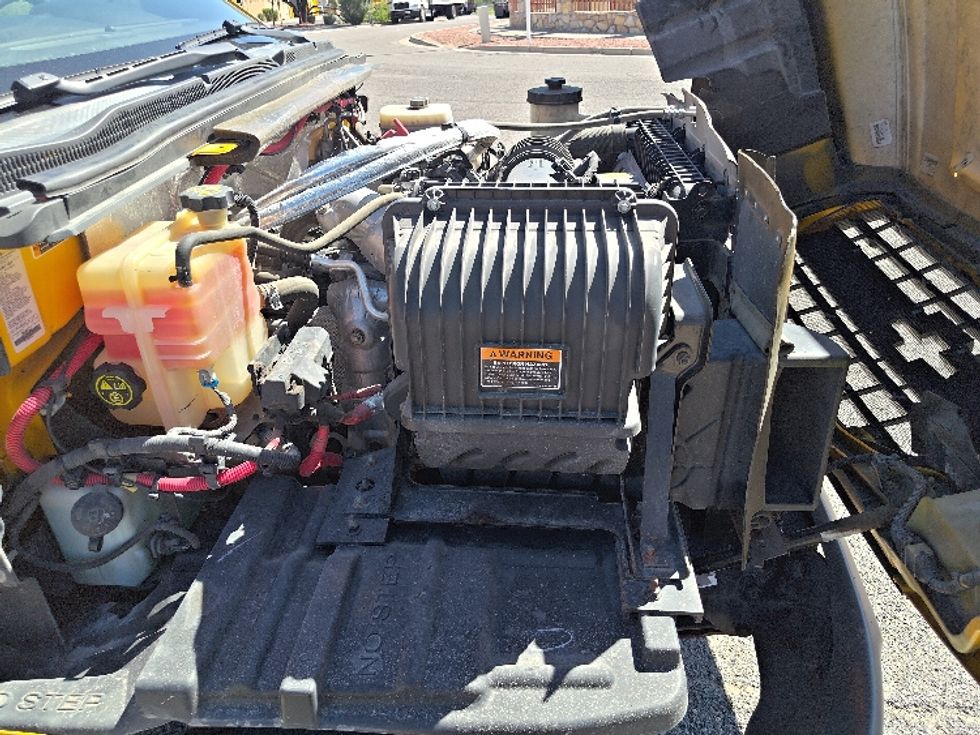 Light Duty Box Truck-Light and Medium Duty Trucks-Chevrolet-2021-SILVERAD-San Antonio-TX-107,941\n\t\tmiles-$ 32,250 - Image 23