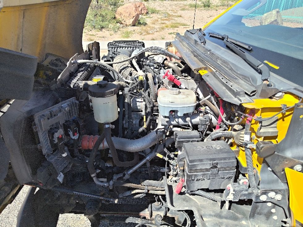 Light Duty Box Truck-Light and Medium Duty Trucks-Chevrolet-2021-SILVERAD-San Antonio-TX-107,941\n\t\tmiles-$ 32,250 - Image 24