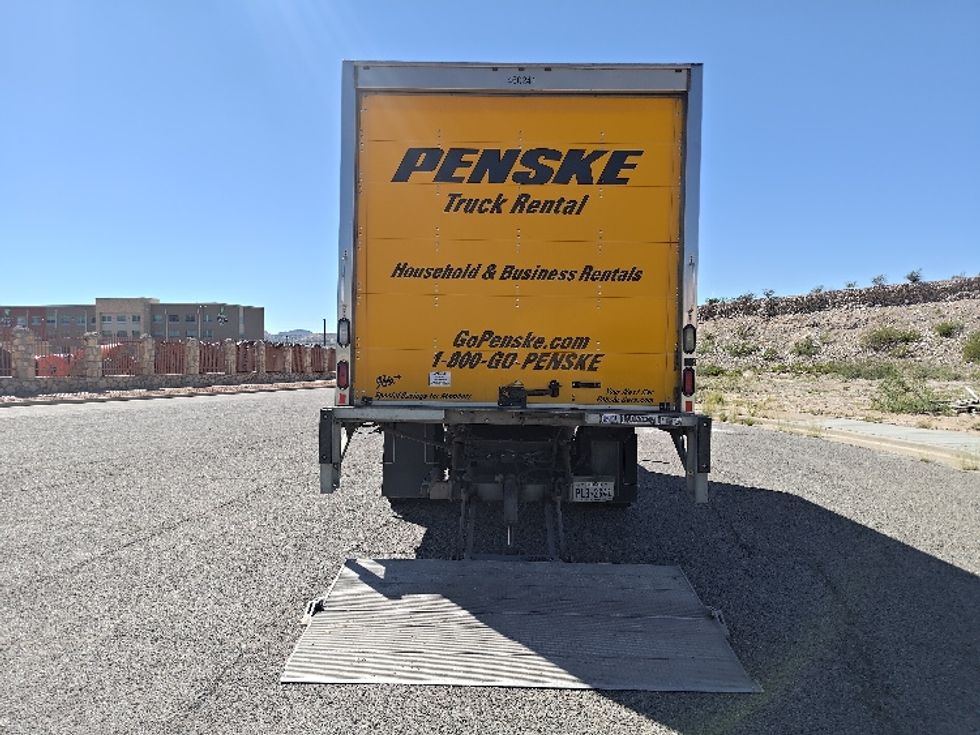 Light Duty Box Truck-Light and Medium Duty Trucks-Chevrolet-2021-SILVERAD-San Antonio-TX-107,941\n\t\tmiles-$ 32,250 - Image 9