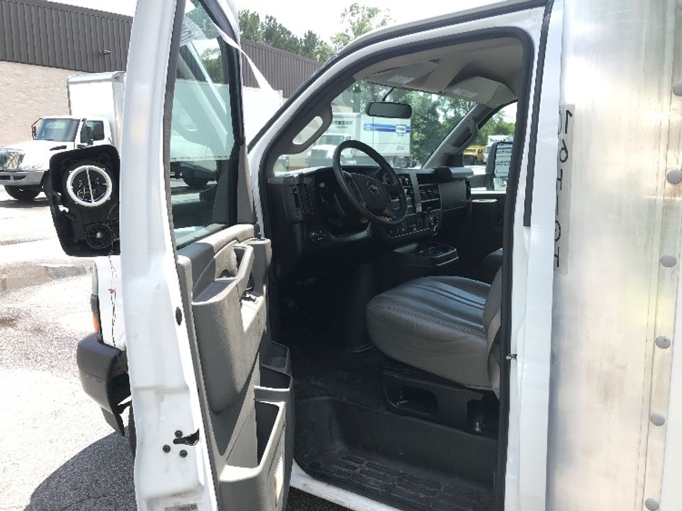 Light Duty Box Truck-Light and Medium Duty Trucks-Chevrolet-2023-G33903-Ladson-SC-30,592\n\t\tmiles-$ 45,000 - Image 14
