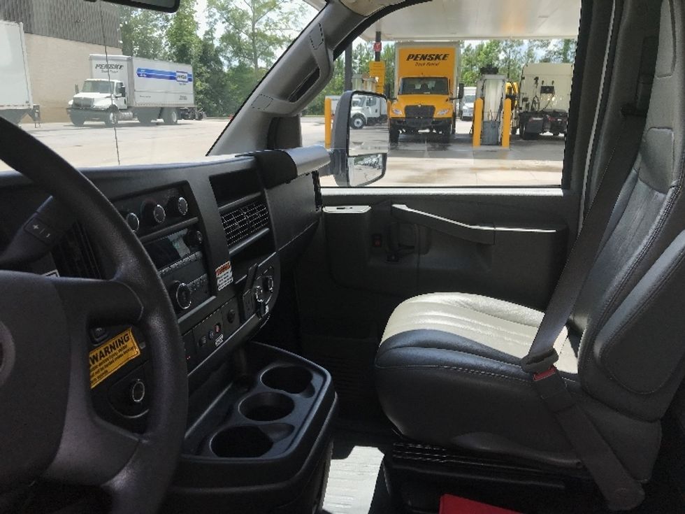 Light Duty Box Truck-Light and Medium Duty Trucks-Chevrolet-2023-G33903-Ladson-SC-30,592\n\t\tmiles-$ 45,000 - Image 17