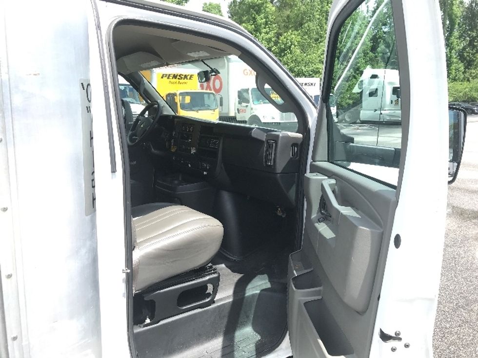 Light Duty Box Truck-Light and Medium Duty Trucks-Chevrolet-2023-G33903-Ladson-SC-30,592\n\t\tmiles-$ 45,000 - Image 18