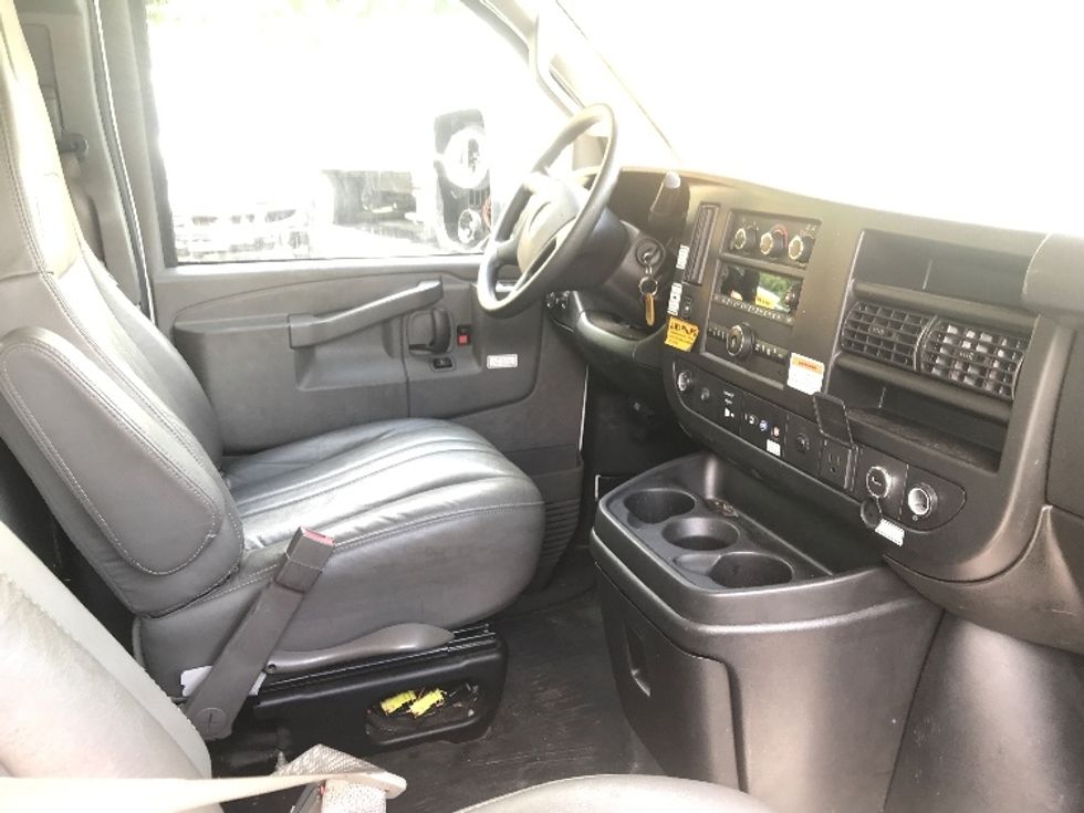 Light Duty Box Truck-Light and Medium Duty Trucks-Chevrolet-2023-G33903-Ladson-SC-30,592\n\t\tmiles-$ 45,000 - Image 20