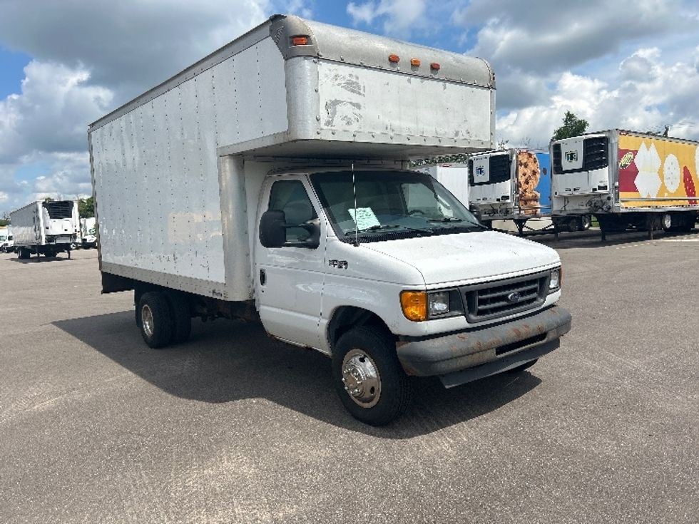 Light Duty Box Truck-Light and Medium Duty Trucks-Ford-2004-E450-Brooklyn Park-MN-107,322\n\t\tmiles-$ 7,250 - Image 1