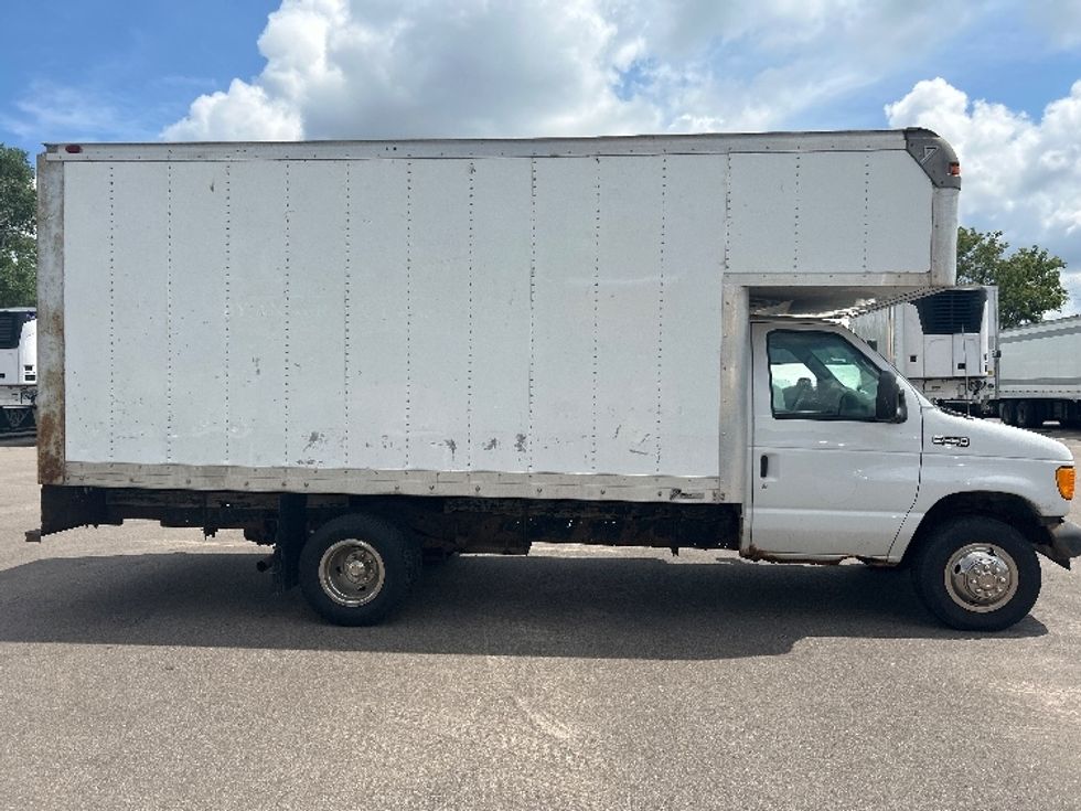 Light Duty Box Truck-Light and Medium Duty Trucks-Ford-2004-E450-Brooklyn Park-MN-107,322\n\t\tmiles-$ 7,250 - Image 15
