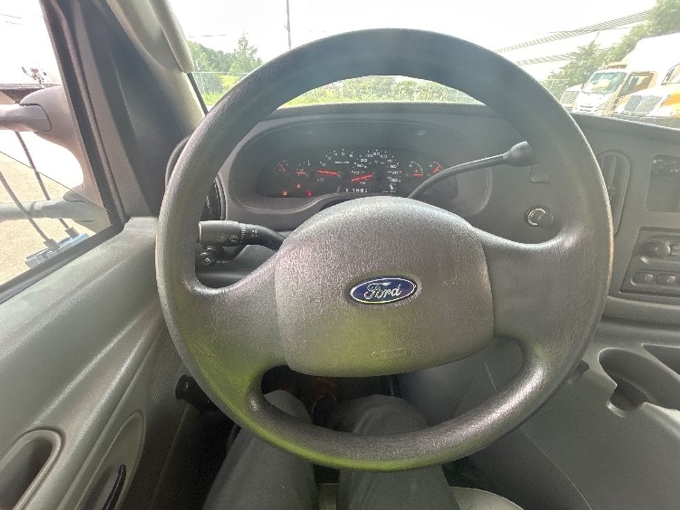Light Duty Box Truck-Light and Medium Duty Trucks-Ford-2004-E450-Brooklyn Park-MN-107,322\n\t\tmiles-$ 7,250 - Image 18