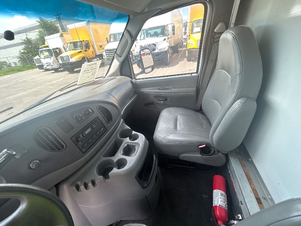 Light Duty Box Truck-Light and Medium Duty Trucks-Ford-2004-E450-Brooklyn Park-MN-107,322\n\t\tmiles-$ 7,250 - Image 19