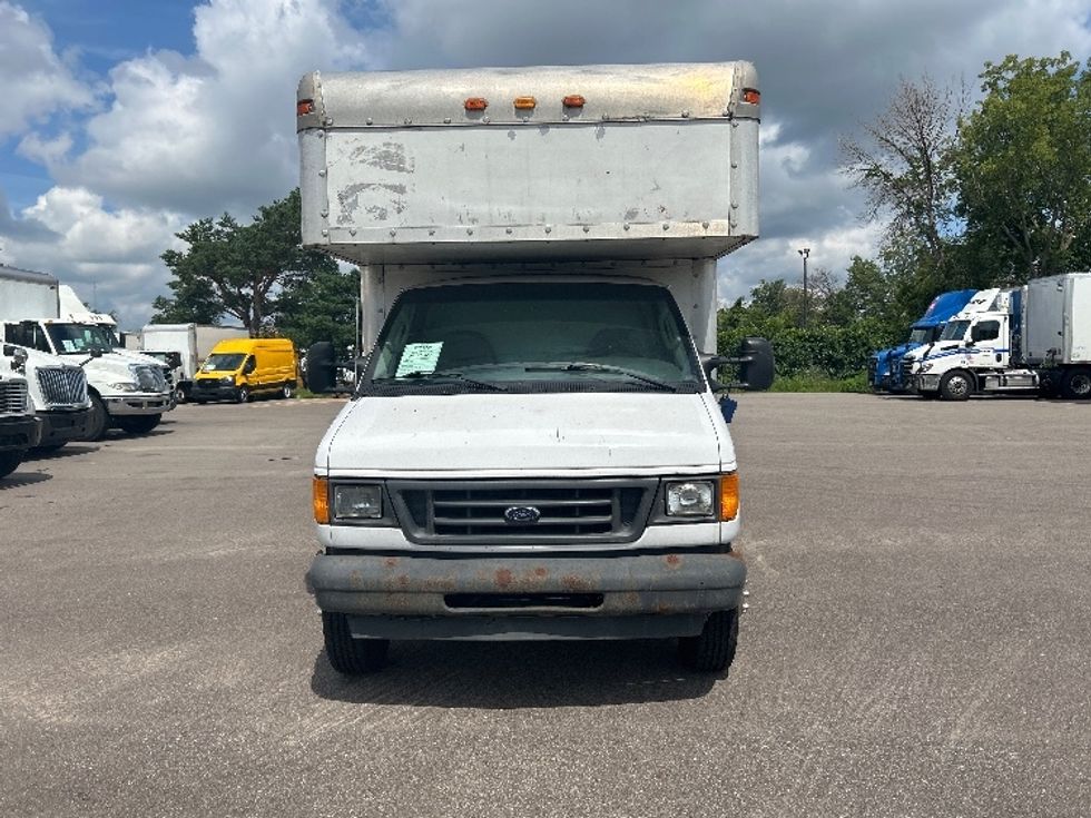 Light Duty Box Truck-Light and Medium Duty Trucks-Ford-2004-E450-Brooklyn Park-MN-107,322\n\t\tmiles-$ 7,250 - Image 2