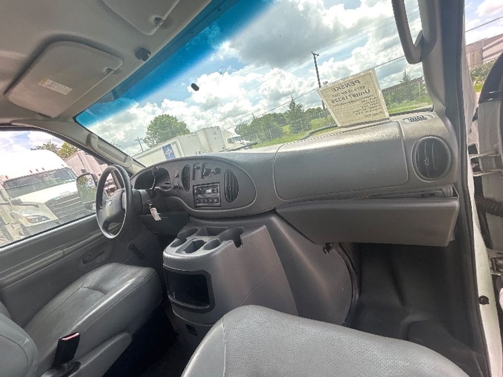 Light Duty Box Truck-Light and Medium Duty Trucks-Ford-2004-E450-Brooklyn Park-MN-107,322\n\t\tmiles-$ 7,250 - Image 21