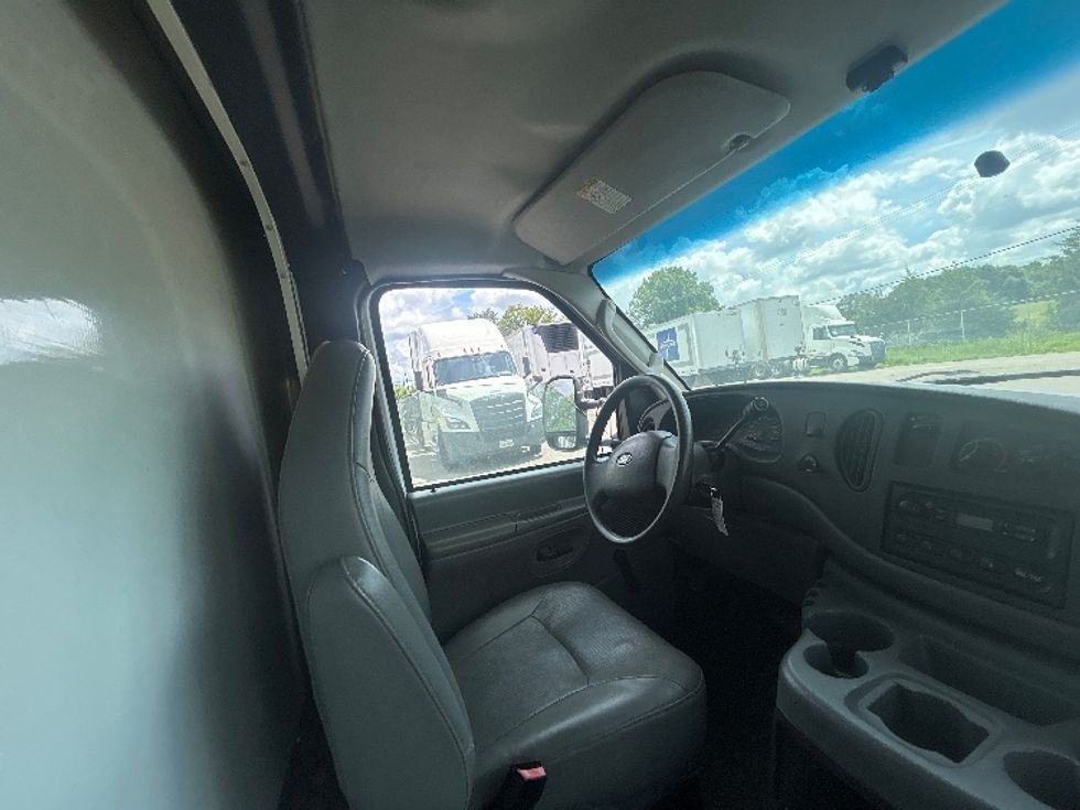 Light Duty Box Truck-Light and Medium Duty Trucks-Ford-2004-E450-Brooklyn Park-MN-107,322\n\t\tmiles-$ 7,250 - Image 22