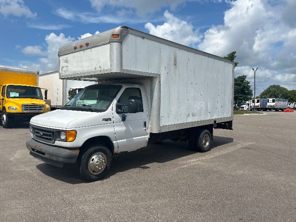 Light Duty Box Truck-Light and Medium Duty Trucks-Ford-2004-E450-Brooklyn Park-MN-107,322\n\t\tmiles-$ 7,250 - Image 3