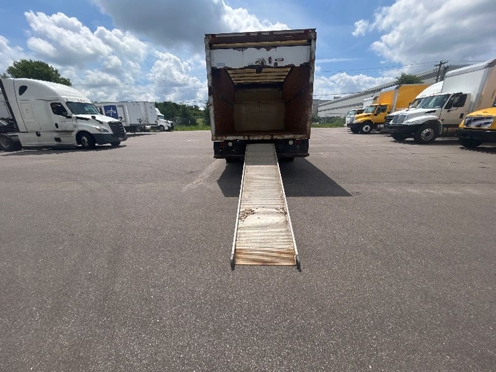 Light Duty Box Truck-Light and Medium Duty Trucks-Ford-2004-E450-Brooklyn Park-MN-107,322\n\t\tmiles-$ 7,250 - Image 9
