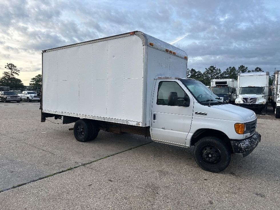 Light Duty Box Truck-Light and Medium Duty Trucks-Ford-2006-E350-Hammond-LA-145,249\n\t\tmiles-$ 9,500 - Image 1